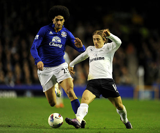 使得她在比 使得她在比